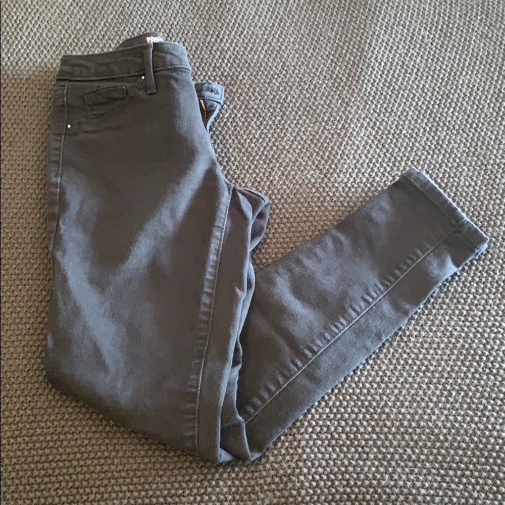 Black mid-rise Jegging